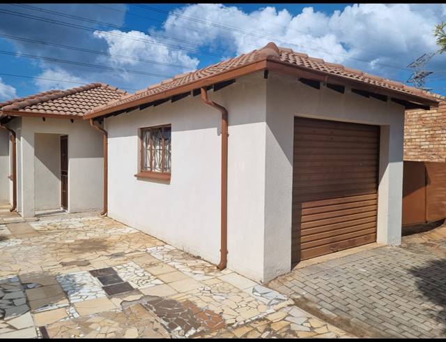 3 BEDROOM HOUSE FOR SALE IN SOSHANGUVE VV